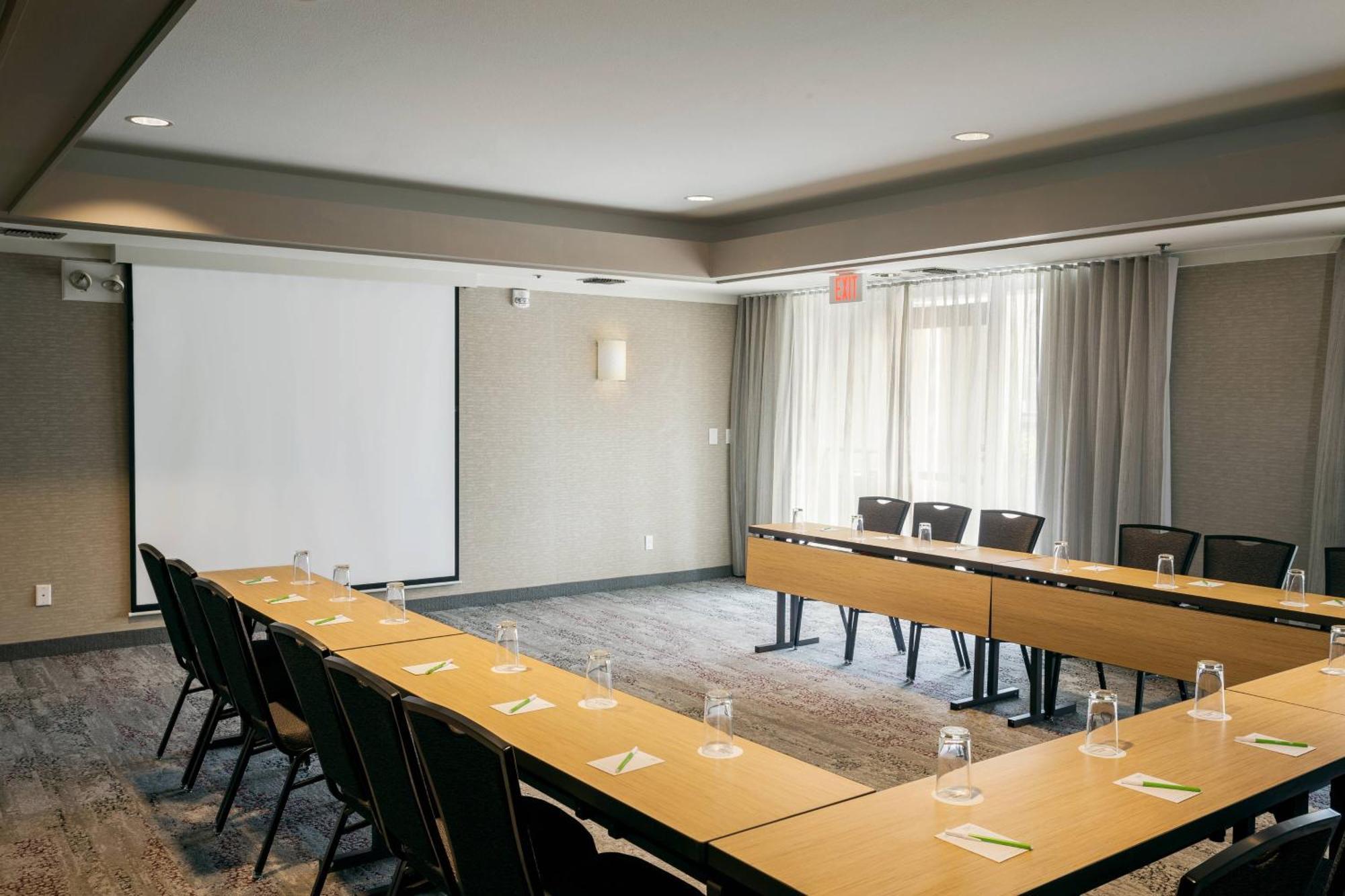 Отель Courtyard By Marriott Стоктон Экстерьер фото