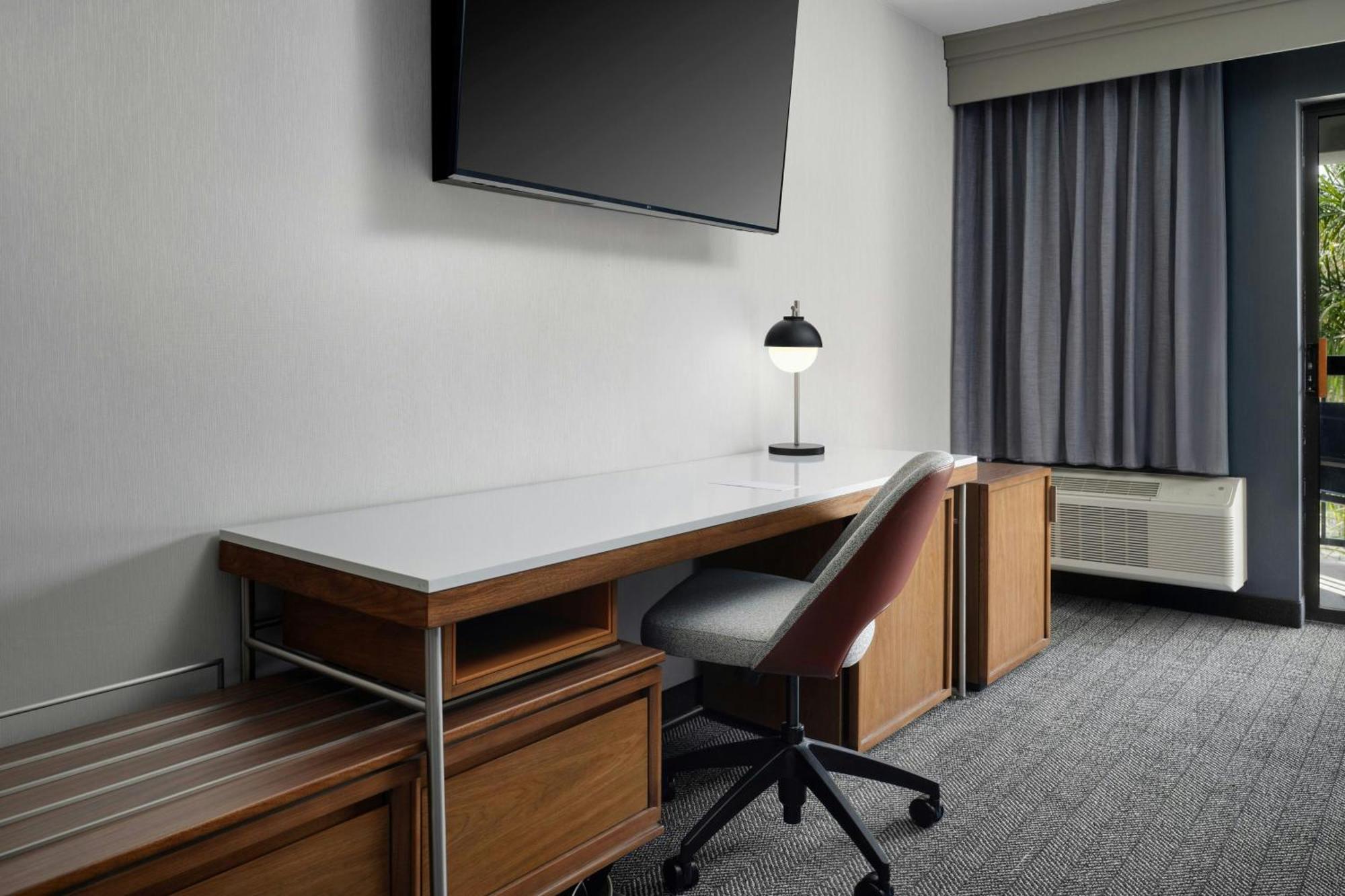 Отель Courtyard By Marriott Стоктон Экстерьер фото