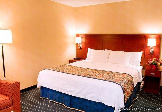 Отель Courtyard By Marriott Стоктон Экстерьер фото